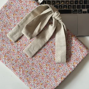 Funda personalizada / Portadocumentos Red Flowers
